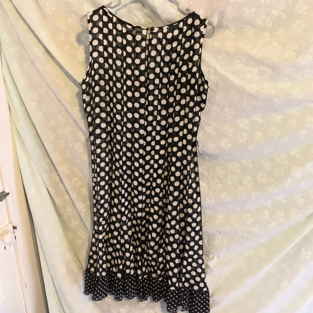 Cute dress! 👗 Sandra Darren